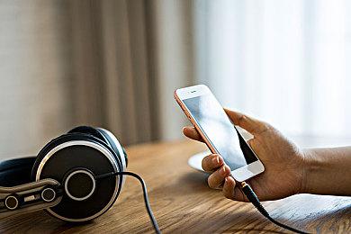 《猎天使魔女3》移动召唤攻击介绍预告 10月28日正式发售